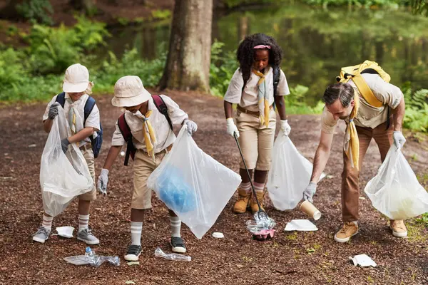 Full Length Diverse Group Scouts Picking Trash Forest Eco Awareness — Stock Photo, Image