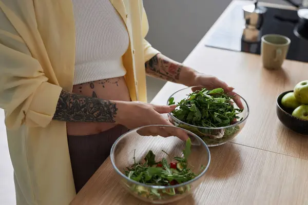 Close Pregnant Young Woman Tattoos Making Salad Kitchen Holding Bowl — Stock Photo, Image