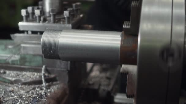 Keine Großaufnahme Von Industriellen Drehmaschinen Aus Rostfreiem Stahl Der Metallfabrik — Stockvideo