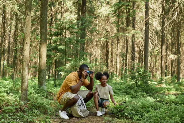 Dad Looking Binoculars While Hiking His Daughter Forest — Stock Photo, Image