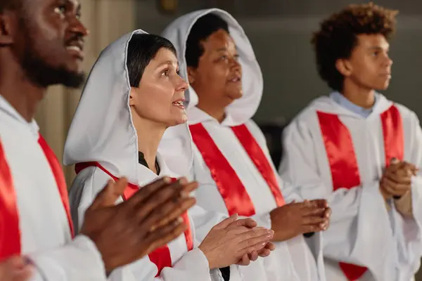 People Church Choir Standing Row Clapping Hands Singing — Stock Photo, Image