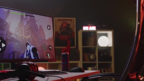 People Shot Neon Light Dark Gamer Room Gaming Chair Desk — Wideo stockowe