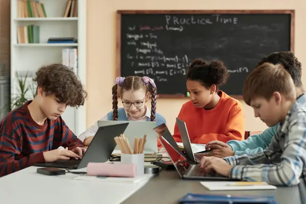 Diverse Group Teen Children Using Laptops School Classroom Studying Together — Stock Photo, Image