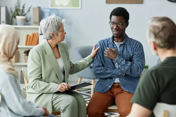 Young African American Man Describing His Psychological Problem Counselor Other — Stock Photo, Image