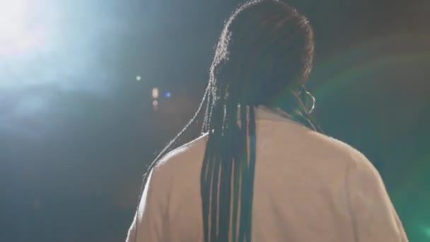 Tracking Shot Young Black Female Standup Comedian Braided Hairstyle Going — Stock Video