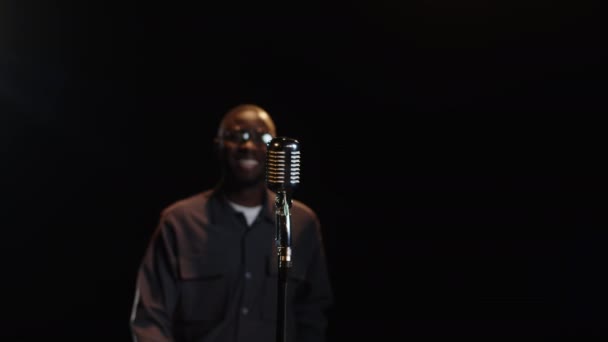 Medium Slowmo Shot Young Black Male Standup Comedian Approaching Retro — Stock Video