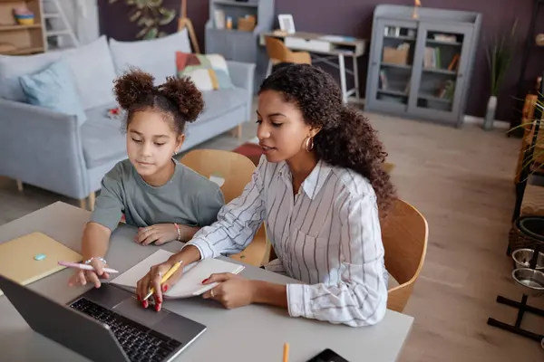 Portrait Black Young Woman Helping Daughter Student Homework Using Laptop — Stock Photo, Image