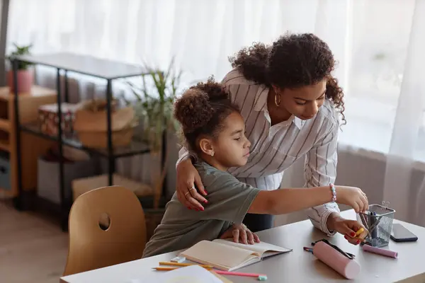 Side View Portrait Caring Black Mother Helping Little Girl Drawing — Stock Photo, Image