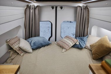 Minimum karavan içi yatak ve rahat yastıklar, kopyalama alanı