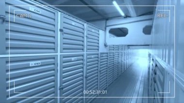 Bireysel depolama birimlerinin kamera görüntüleri. Parlak ışıklı koridorda numaralarla işaretlenmiş.