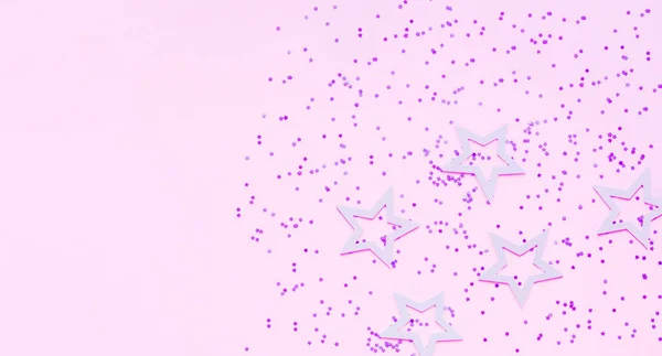 粉色背景上的紫色闪光和装饰星辰 用于设计的创造性复制空间 — 图库照片