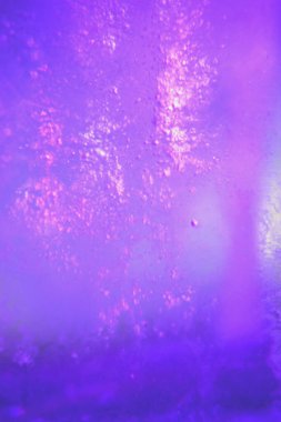 Pembe tonlu soyut mor ışıltılı arka plan. Dikkat çekici Paletler. Bulanık efekt