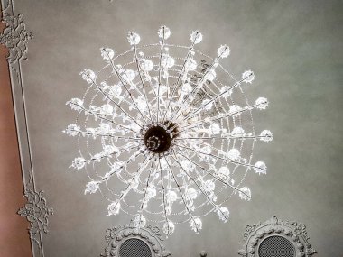 Godollo 'daki İmparatoriçe Sissi' nin sarayındaki avize.