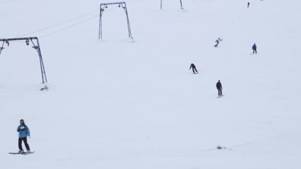 Dragobrat Ukraine Foggy Day People Ski Lifts Ski Carpathian Mountains — Stok video