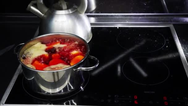 Boiling Water Saucepan Electric Stove Boiled Red Beetroot Iron Pan — Wideo stockowe