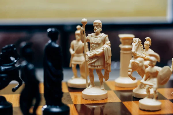 Šachové Figurky Jsou Palubě Královna Král Šachu Jsou Obtížné Situaci — Stock fotografie