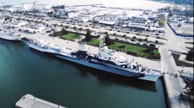 Gdynia, Polonya 20.03.23 İHA 'dan ateş ediliyor. Gdynia 'daki şehir manzarası, gökdelenler 