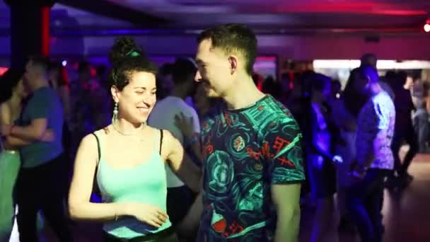 Kharkiv Ucrânia Pessoas Dançando Bachata Salsa Kizomba Pista Dança — Vídeo de Stock