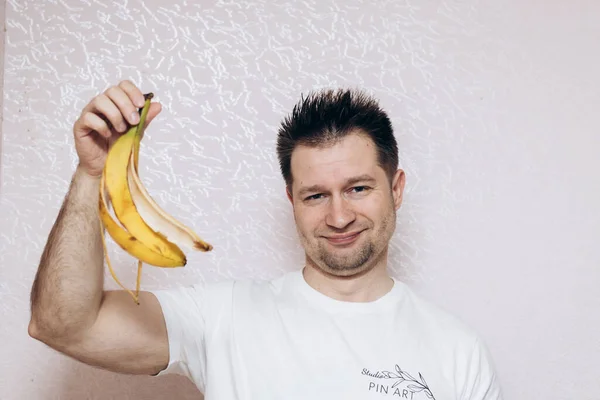 Tipo Camiseta Blanca Tiene Plátano Perdido Mano Problema Erección Salud — Foto de Stock