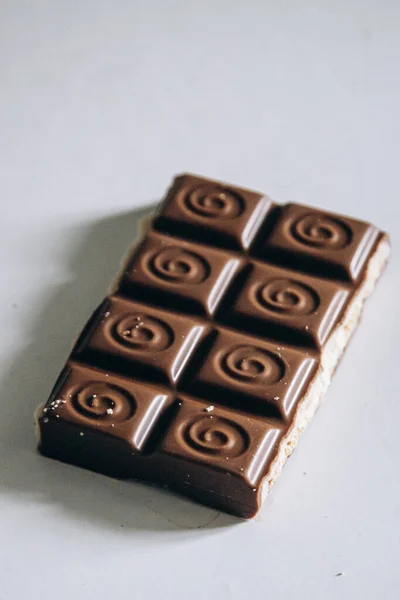 Piece Dark Chocolate Bar Lies Table — Stock Photo, Image