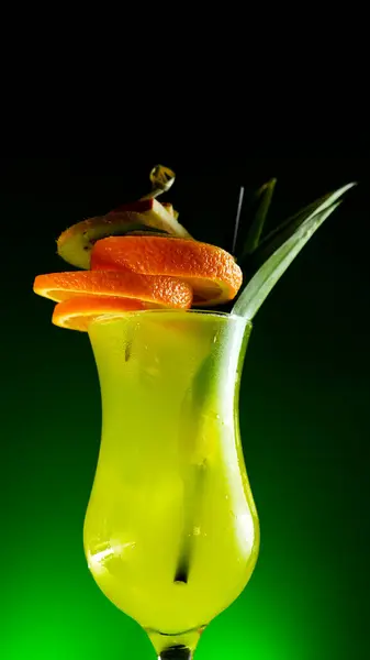 Barda Canlandırıcı Renkli Kokteyller Var Kulüp Hayatı Alkolü — Stok fotoğraf