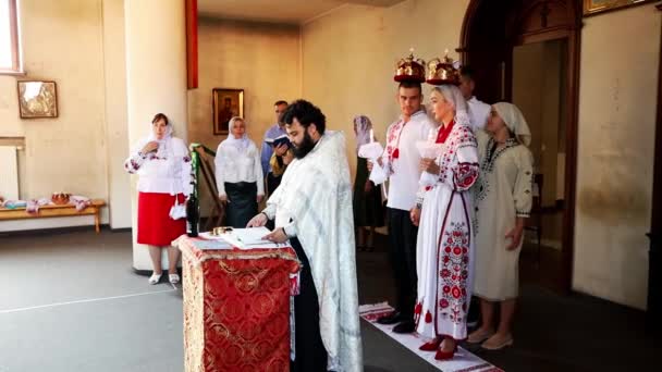 Charkiw Ukriane Trauung Einer Christlichen Kirche Der Ukraine Menschen Heiraten — Stockvideo