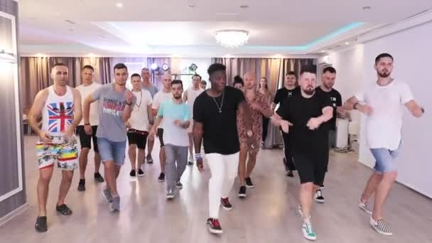 Charków Ukraina Ludzie Animacji Tanecznej Imprezie Parami Bawić Się Imprezie — Wideo stockowe