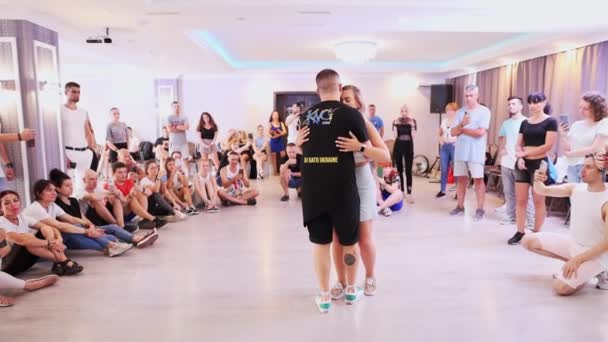 Kharkiv Ukrayna Kişi Partide Dans Ediyor Çiftler Halinde Sosyal Latin — Stok video