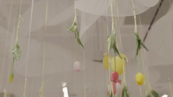 Весенний Декор Дорогого Ресторана Виде Тюльпанов Пасхальных Яиц — стоковое видео