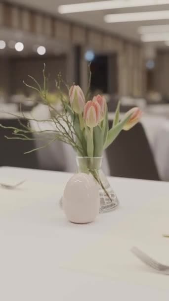 Spring Decor Expensive Restaurant Form Tulips Easter Eggs — Stock Video