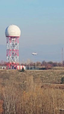 Havaalanı kullanıma hazır. İndirme ve uçağa bindirme