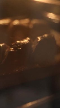 Evde ekmek pişirmek. Kendi ellerinle pişireceksin.