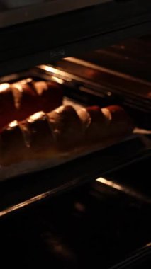 Evde ekmek pişirmek. Kendi ellerinle pişireceksin.