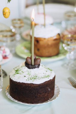 Lezzetli taze pişmiş Paskalya çörekleri. 