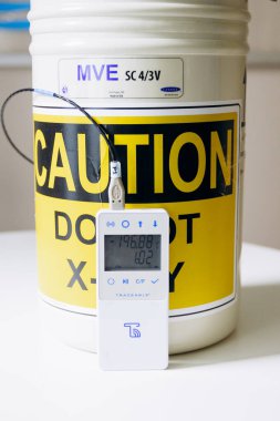 Donör taşıyıcı konteynırı ile soğutma odası