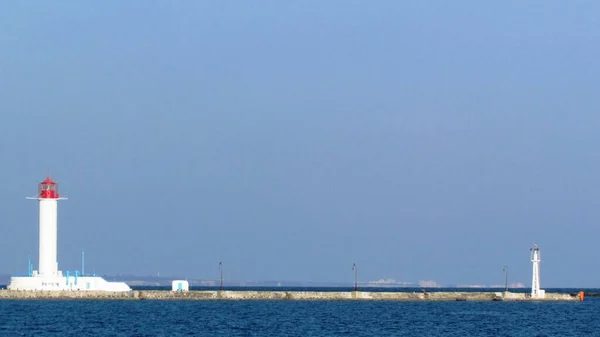 历史沃龙佐夫灯塔现在的灯塔是第三个站在同一地点的灯塔 第一个港口建于1862年 位于乌克兰敖德萨的黑海港口 高质量的照片 — 图库照片