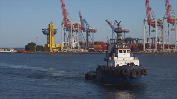 Rebocador Atravessa Mar Porto Odessa Ucrânia — Vídeo de Stock