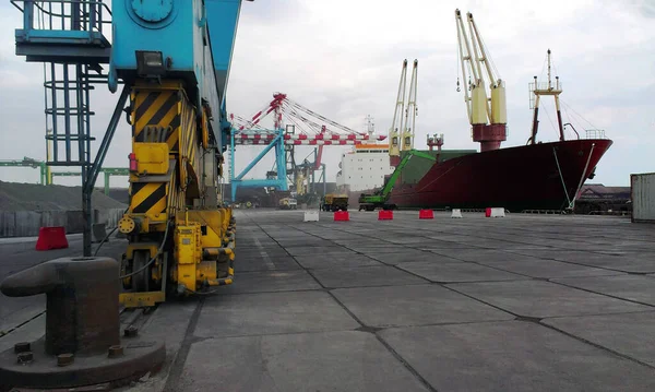 Containerterminal Industriehafen Mit Kränen Containerterminal Seehafen Bei Der Arbeit Der — Stockfoto