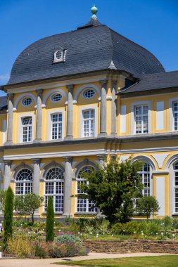 Yaz Işığında Barok Zarafeti. Yüksek kalite fotoğraf