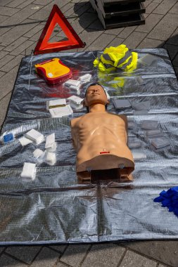 Acil durum eğitimi. Kalp masajı eğitimi. Yüksek kalite fotoğraf