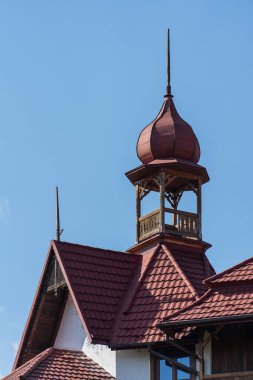 Sokaktaki ahşap kuleyi koru Ukrayna.