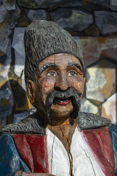 Handmade Colorful Wooden Statue Highlander Street Carpathian Mountain Village Ukraine — Stock Photo, Image