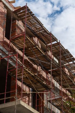 İnşaat alanı ve yapı iskelesi, kapatın.