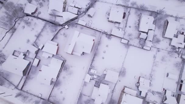 Luchtfoto Van Het Oekraïense Sneeuwdorp Met Privéhuizen Tuinpercelen Winter Schieten — Stockvideo