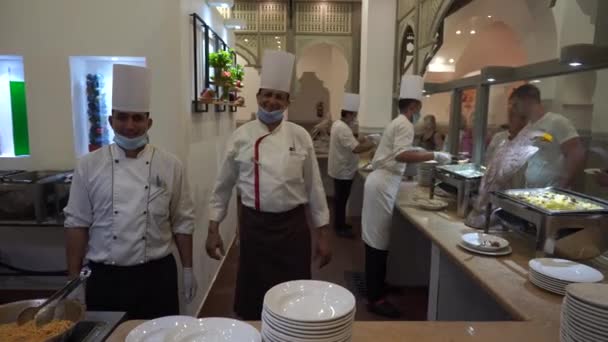 Sharm Sheikh Egypte Mei 2021 Egyptische Chef Koks Bereidt Voedsel — Stockvideo