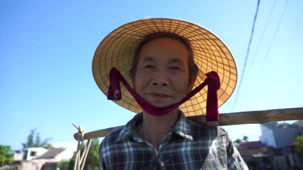 베트남 2020 베트남 호이언 타운의 시장에서 밀짚모자를 — 비디오