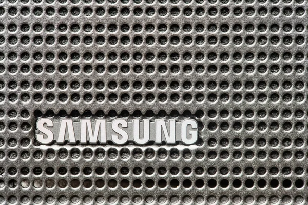 Kyjev Ukrajina Listopadu 2022 Logo Samsung Kovovém Povrchu Zvukové Lišty — Stock fotografie