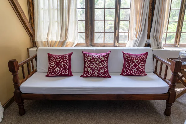 White Sofa Red Pillows Living Room Window —  Fotos de Stock