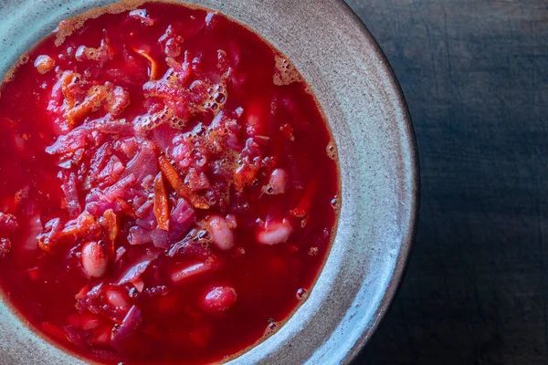 우크라이나 요리붉은 보르쉬는 세라믹 접시에 배경에 놓여져 비트로 Beetroot Soup — 스톡 사진
