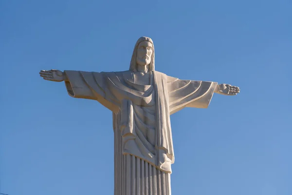 这个12米高的耶稣基督雕像是里约热内卢一座类似雕塑的复制品 乌克兰西部的特鲁斯卡威特市 耶稣基督的大雕像 — 图库照片